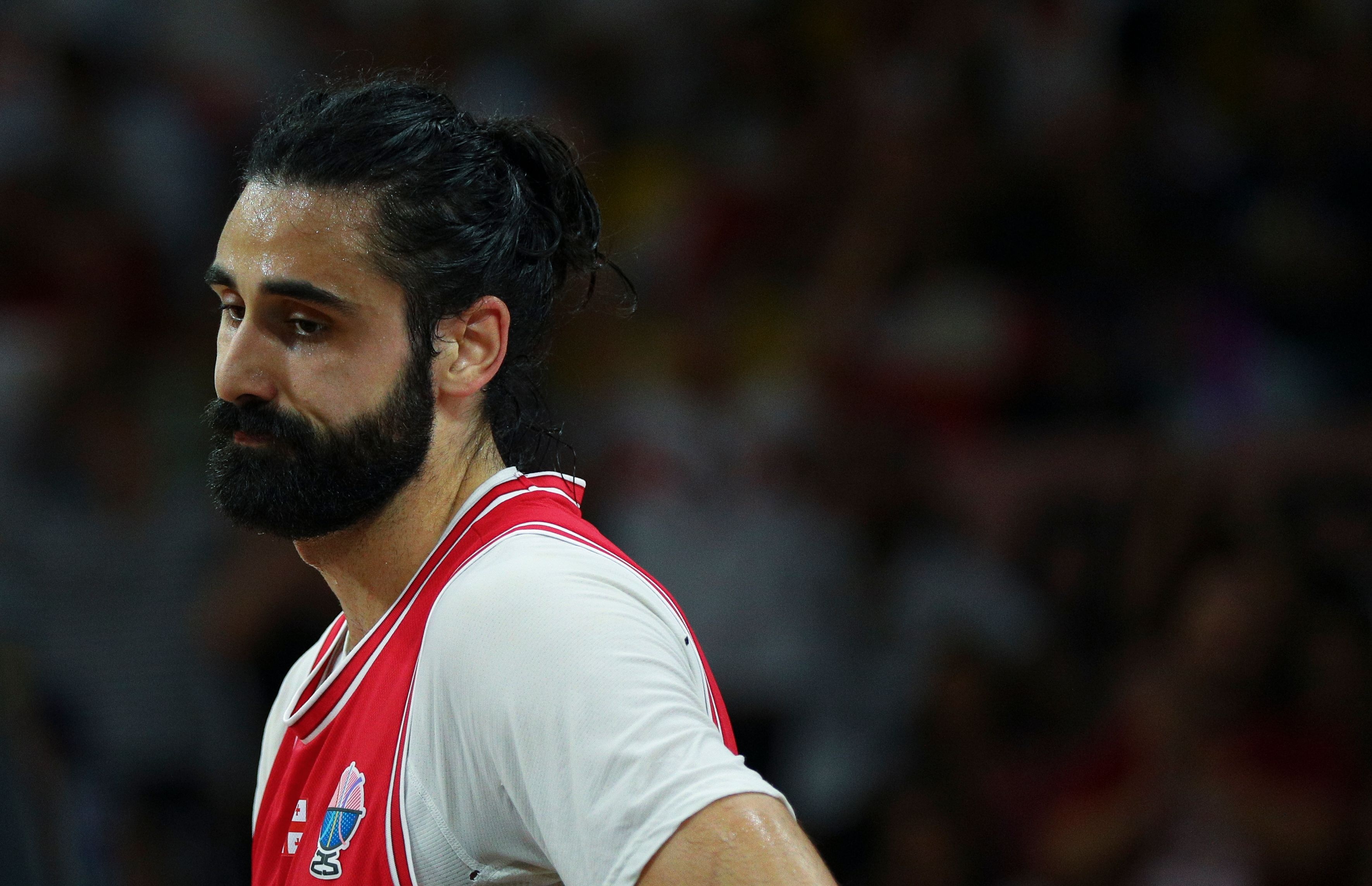 海星体育-心态崩了！比塔泽&amp;申格利亚相继出现大动作被吹违体 均提前离场