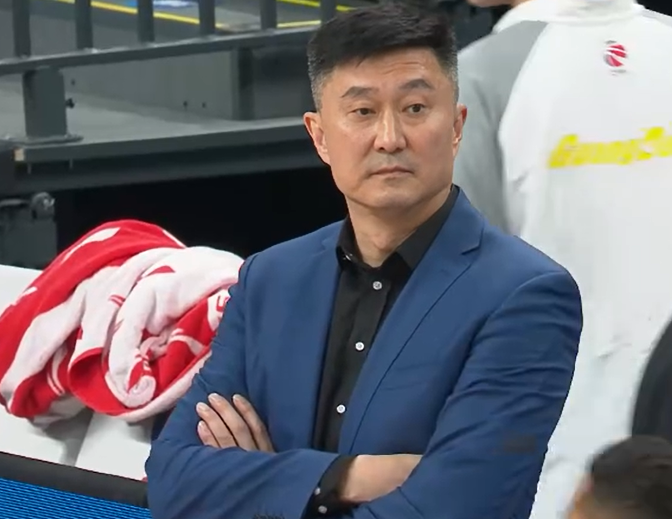 海星体育-零下5度！广东队抵达呼和浩特，杜锋想要赢上海，需要用好3人