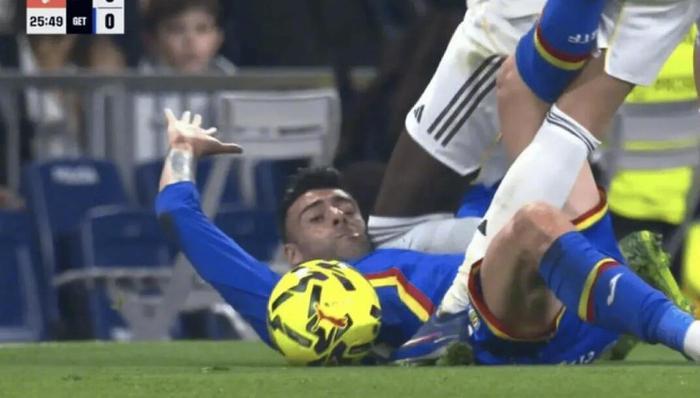 海星直播-耻辱！吕迪格这动作竟安然无恙？伯纳乌18年神迹夜，毁于一个漏判